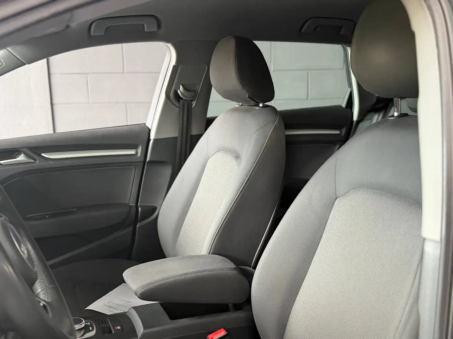 
								Audi A3 III 2016 Sportback Sportback 30 1.0 tfsi Admire full									
