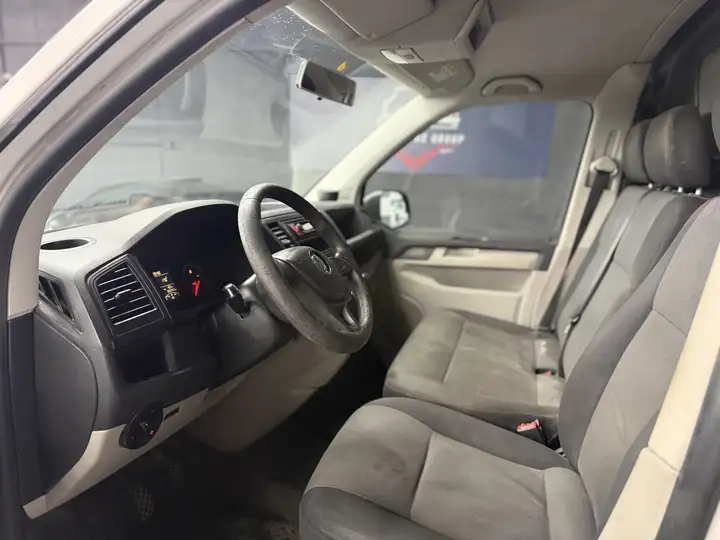 
								Volkswagen Transporter 2.0 Tdi full									