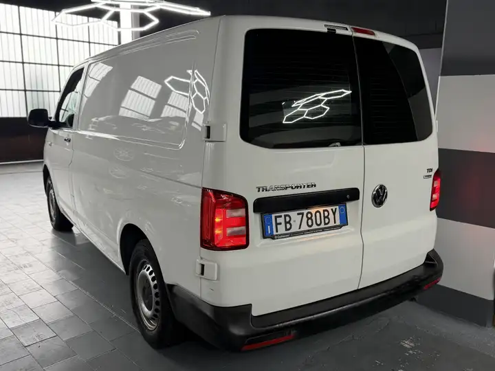 
								Volkswagen Transporter 2.0 Tdi full									