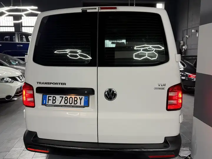 
								Volkswagen Transporter 2.0 Tdi full									